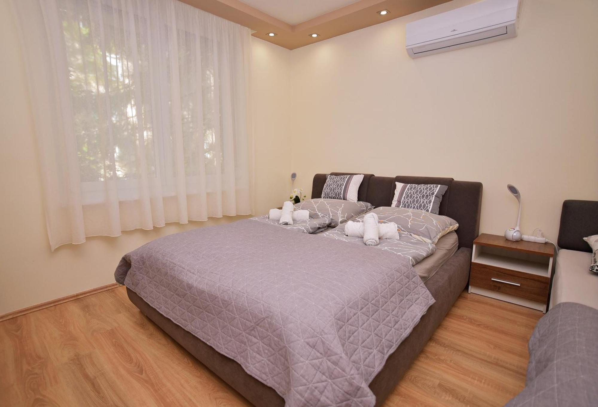 Kinder Apartman Mako